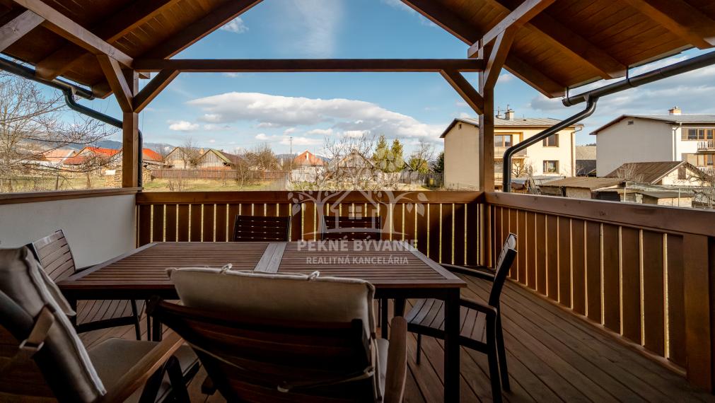 Moderný komfort v srdci tradície: Zrekonštruovaná drevenica s výhľadom na Kráľovu hoľu