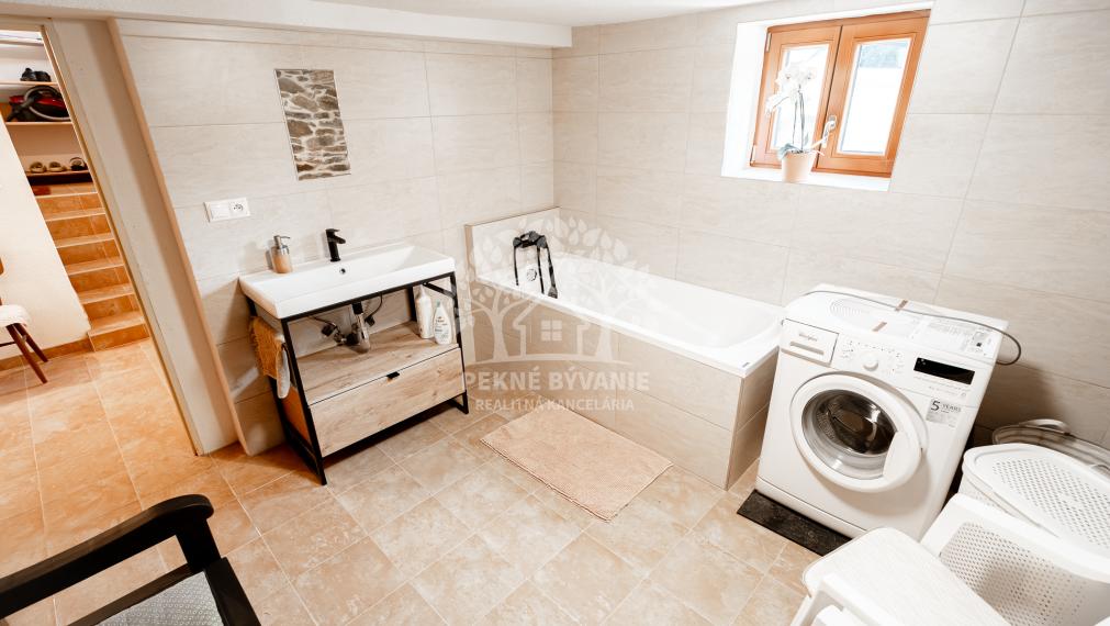 Moderný komfort v srdci tradície: Zrekonštruovaná drevenica s výhľadom na Kráľovu hoľu