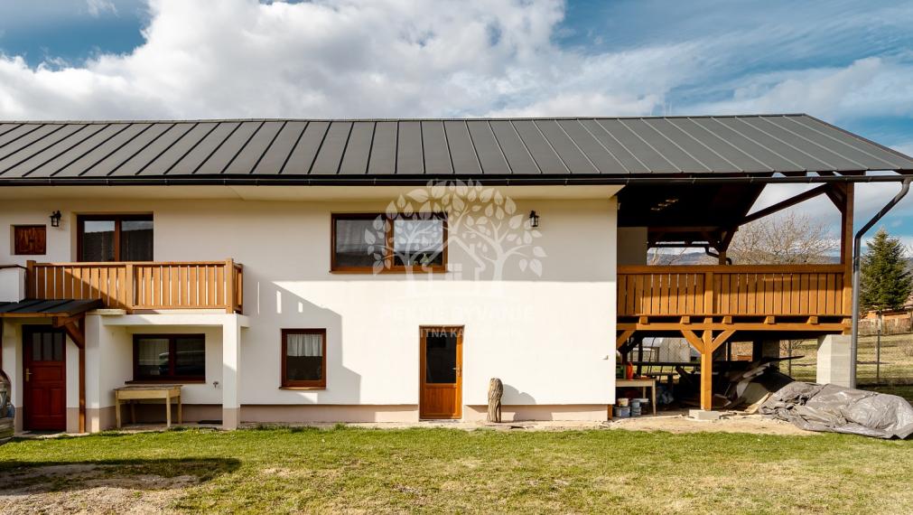 Moderný komfort v srdci tradície: Zrekonštruovaná drevenica s výhľadom na Kráľovu hoľu