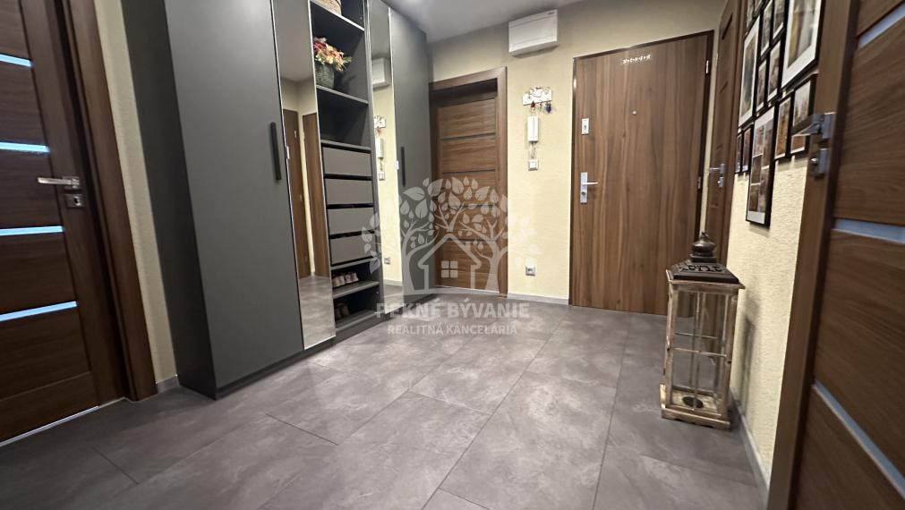 VÝNIMOČNÝ LUXUSNÝ  3,5 IZBIOVÝ BYT V CENTRE MESTA Brezno