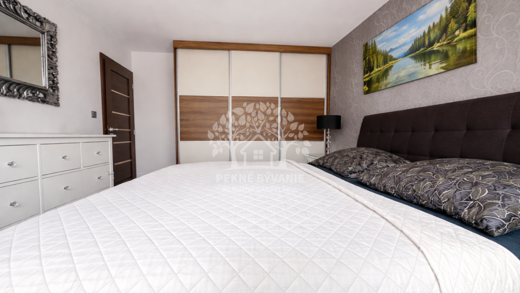 VÝNIMOČNÝ LUXUSNÝ  3,5 IZBIOVÝ BYT V CENTRE MESTA Brezno