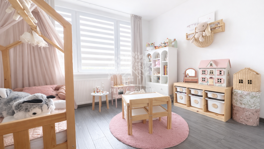 VÝNIMOČNÝ LUXUSNÝ  3,5 IZBIOVÝ BYT V CENTRE MESTA Brezno