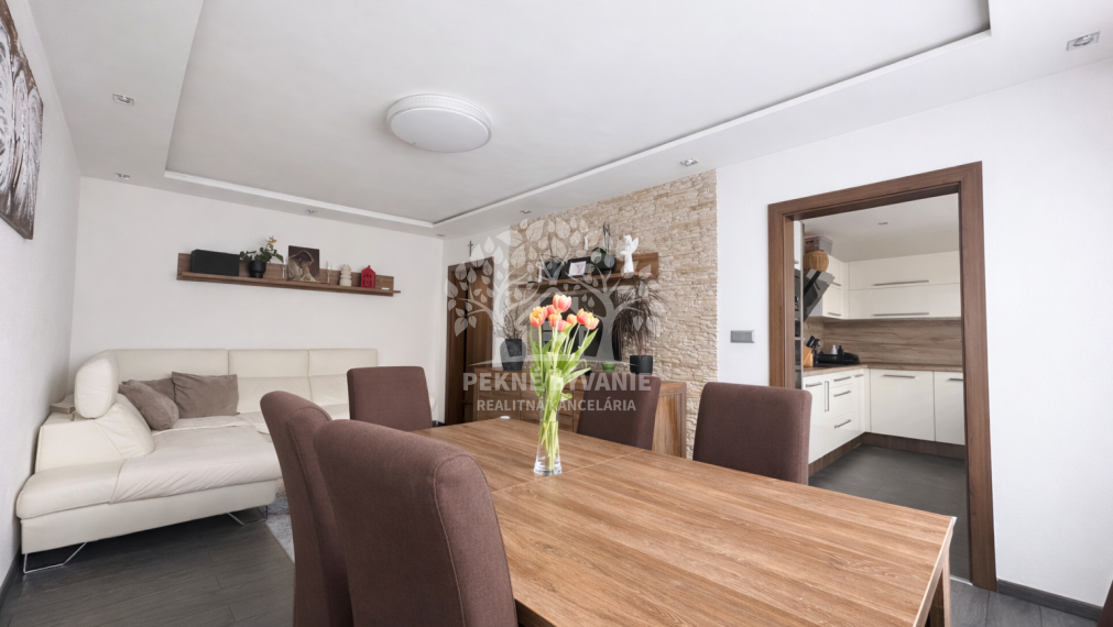 VÝNIMOČNÝ LUXUSNÝ  3,5 IZBIOVÝ BYT V CENTRE MESTA Brezno