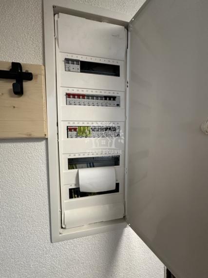 PREROBENÝ DOM VHODNÝ NA OKAMŽITÉ NASŤAHOVANIE. Vhodný však aj ako chalupa.