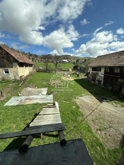 PREROBENÝ DOM VHODNÝ NA OKAMŽITÉ NASŤAHOVANIE. Vhodný však aj ako chalupa.