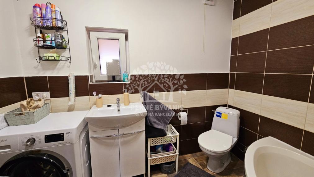 Zrekonštruovaná chalupa v Hornej Lehote neďaleko Krpáčova