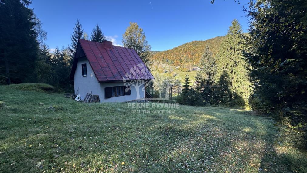 Jedinečná chata v Hronci, Majer