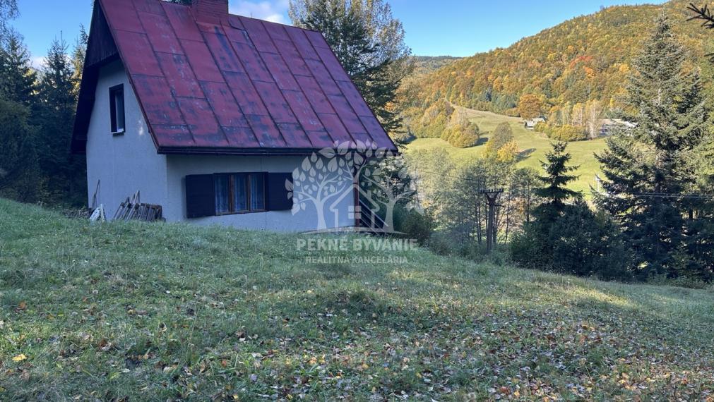 Jedinečná chata v Hronci, Majer