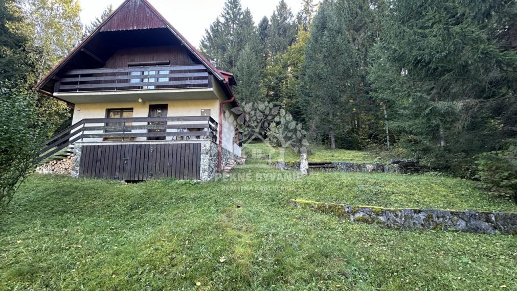 Jedinečná chata v Hronci, Majer