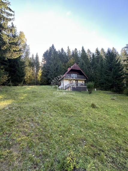 Jedinečná chata v Hronci, Majer