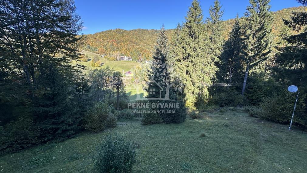 Jedinečná chata v Hronci, Majer