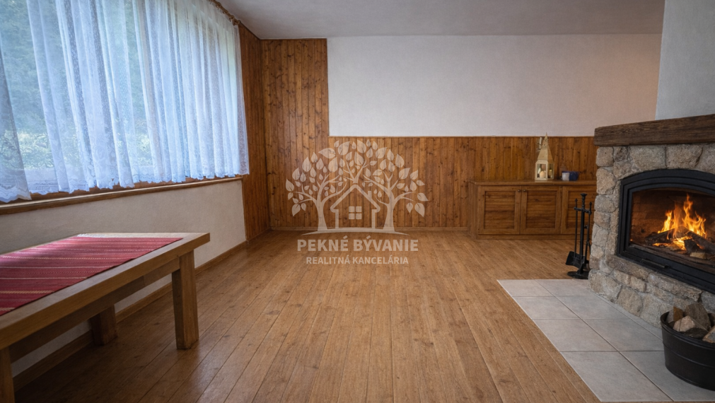 Jedinečná chata v Hronci, Majer