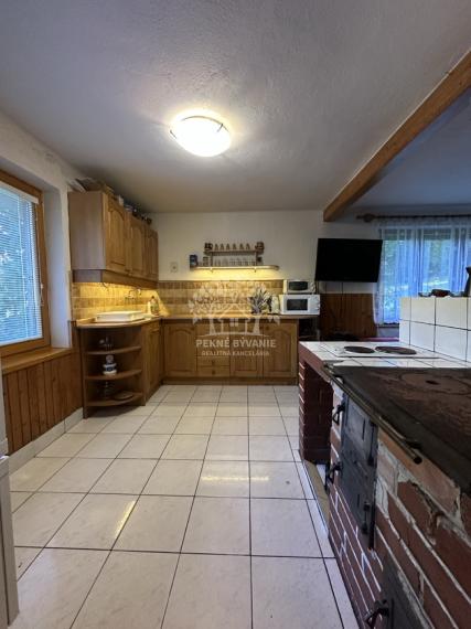 Jedinečná chata v Hronci, Majer