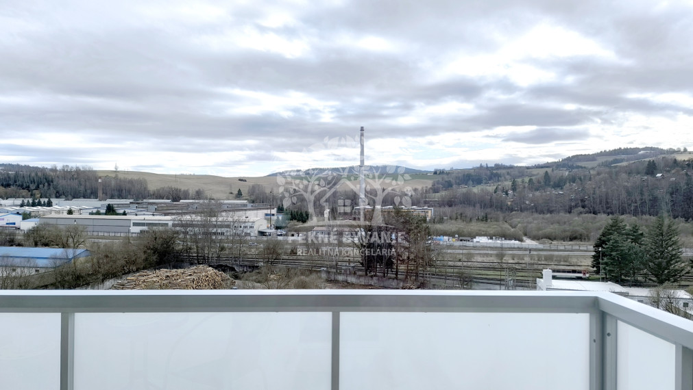 REZERVOVANÉ🍀TOP 3 IZBOVÝ BYT PRIESTRANNÝ /74,60M2/ PO ČIASTOČNEJ REKONŠTRUKCII 8. POSCHODIE S KRÁSNYMI VÝHĽADMI, VEĽKOU LÓDŽIOU BREZNO