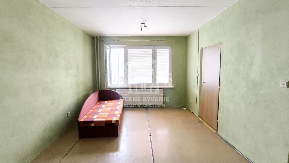 ŠTARTOVACÍ VEĽKÝ 2 IZBOVÝ BYT, Z KTORÉHO JE MOŽNÉ PO JEDNODUCHEJ ÚPRAVE UROBIŤ 3 IZBOVÝ, AJ AKO INVESTIČNÝ KÚPOU VOĽNÝ