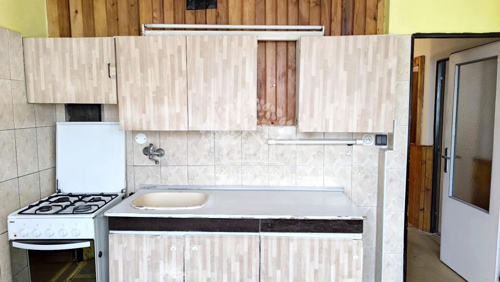 ŠTARTOVACÍ VEĽKÝ 2 IZBOVÝ BYT, Z KTORÉHO JE MOŽNÉ PO JEDNODUCHEJ ÚPRAVE UROBIŤ 3 IZBOVÝ, AJ AKO INVESTIČNÝ KÚPOU VOĽNÝ