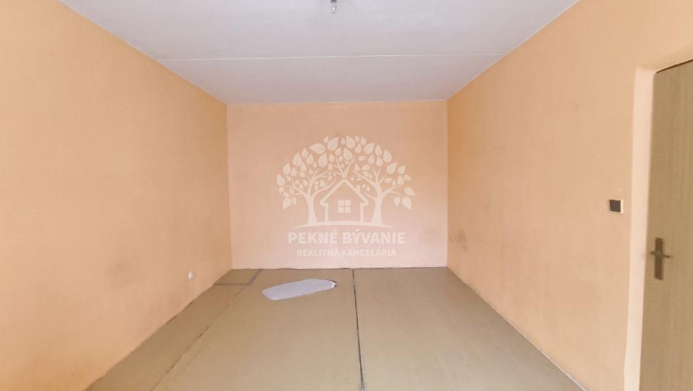 ŠTARTOVACÍ VEĽKÝ 2 IZBOVÝ BYT, Z KTORÉHO JE MOŽNÉ PO JEDNODUCHEJ ÚPRAVE UROBIŤ 3 IZBOVÝ, AJ AKO INVESTIČNÝ KÚPOU VOĽNÝ