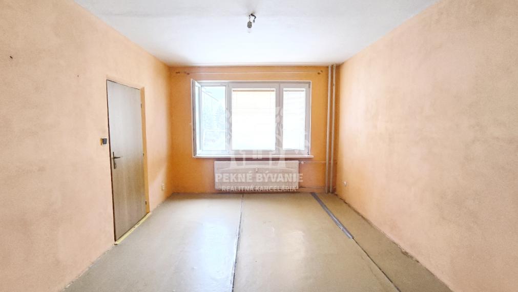 ŠTARTOVACÍ VEĽKÝ 2 IZBOVÝ BYT, Z KTORÉHO JE MOŽNÉ PO JEDNODUCHEJ ÚPRAVE UROBIŤ 3 IZBOVÝ, AJ AKO INVESTIČNÝ KÚPOU VOĽNÝ