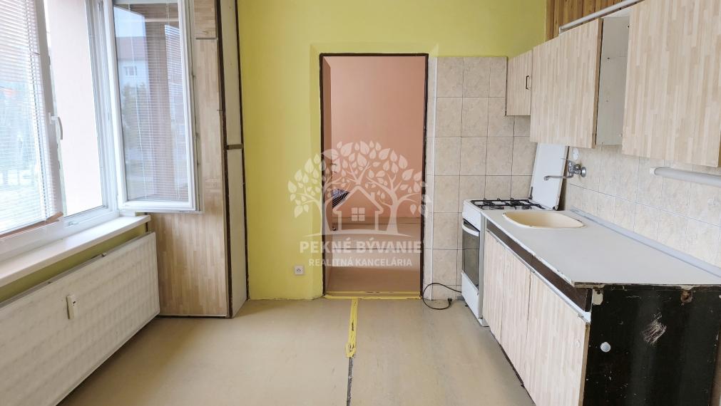 ŠTARTOVACÍ VEĽKÝ 2 IZBOVÝ BYT, Z KTORÉHO JE MOŽNÉ PO JEDNODUCHEJ ÚPRAVE UROBIŤ 3 IZBOVÝ, AJ AKO INVESTIČNÝ KÚPOU VOĽNÝ