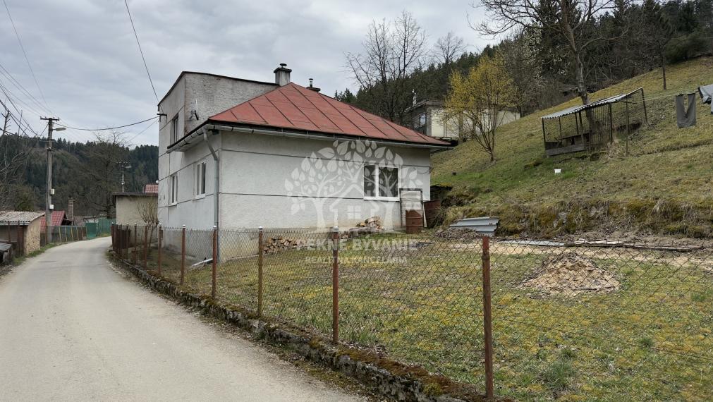 =NA PREDAJ=Rodinný dom s veľkým pozemkom Hronec,okres Brezno