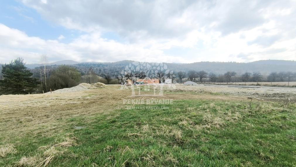 MAXIMÁLNE SÚKROMIE S JAZEROM, S ÚŽASNÝMI VÝHĽADMI NA KRÁĽOVU HOĽU,MURÁNSKU PLANINU A SLOVENSKÉ RUDOHORIE- VELIKÁNSKY SLNEČNÝ POZEMOK