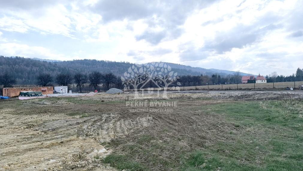 MAXIMÁLNE SÚKROMIE S JAZEROM, S ÚŽASNÝMI VÝHĽADMI NA KRÁĽOVU HOĽU,MURÁNSKU PLANINU A SLOVENSKÉ RUDOHORIE- VELIKÁNSKY SLNEČNÝ POZEMOK