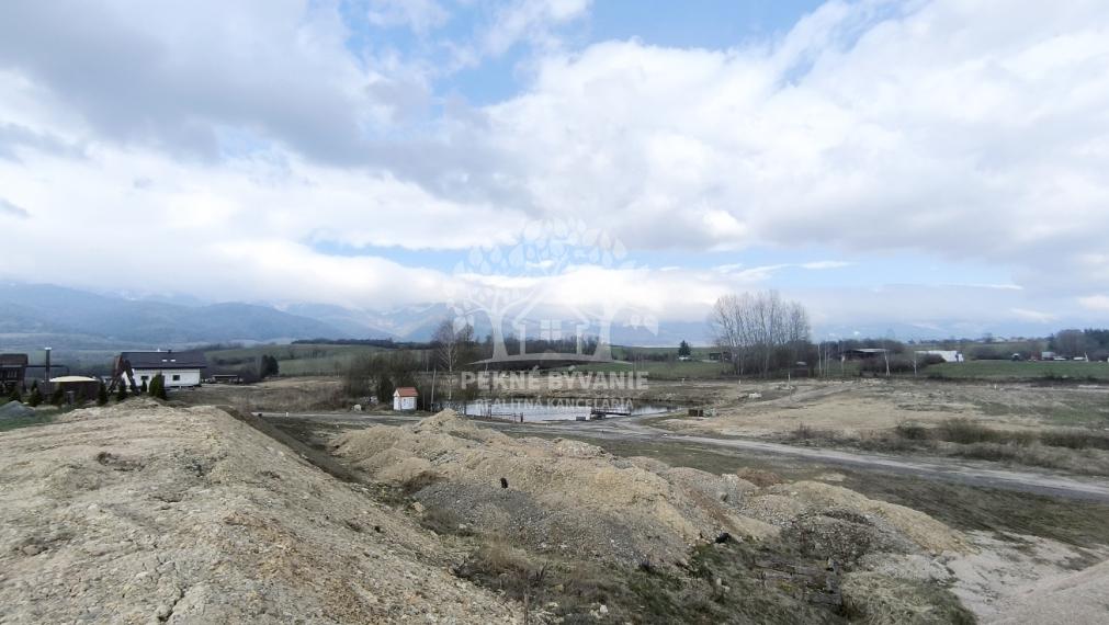 MAXIMÁLNE SÚKROMIE S JAZEROM, S ÚŽASNÝMI VÝHĽADMI NA KRÁĽOVU HOĽU,MURÁNSKU PLANINU A SLOVENSKÉ RUDOHORIE- VELIKÁNSKY SLNEČNÝ POZEMOK