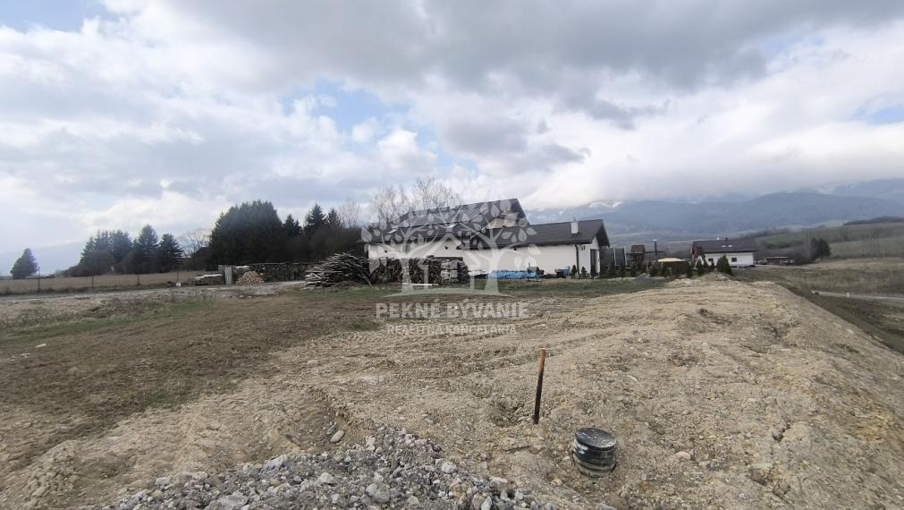 MAXIMÁLNE SÚKROMIE S JAZEROM, S ÚŽASNÝMI VÝHĽADMI NA KRÁĽOVU HOĽU,MURÁNSKU PLANINU A SLOVENSKÉ RUDOHORIE- VELIKÁNSKY SLNEČNÝ POZEMOK