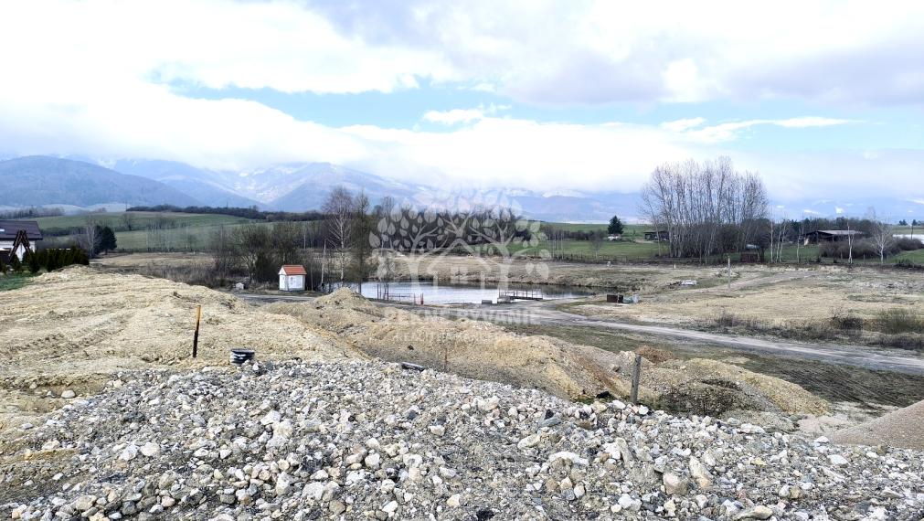 MAXIMÁLNE SÚKROMIE S JAZEROM, S ÚŽASNÝMI VÝHĽADMI NA KRÁĽOVU HOĽU,MURÁNSKU PLANINU A SLOVENSKÉ RUDOHORIE- VELIKÁNSKY SLNEČNÝ POZEMOK