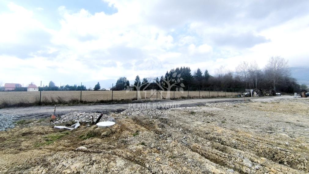 MAXIMÁLNE SÚKROMIE S JAZEROM, S ÚŽASNÝMI VÝHĽADMI NA KRÁĽOVU HOĽU,MURÁNSKU PLANINU A SLOVENSKÉ RUDOHORIE- VELIKÁNSKY SLNEČNÝ POZEMOK