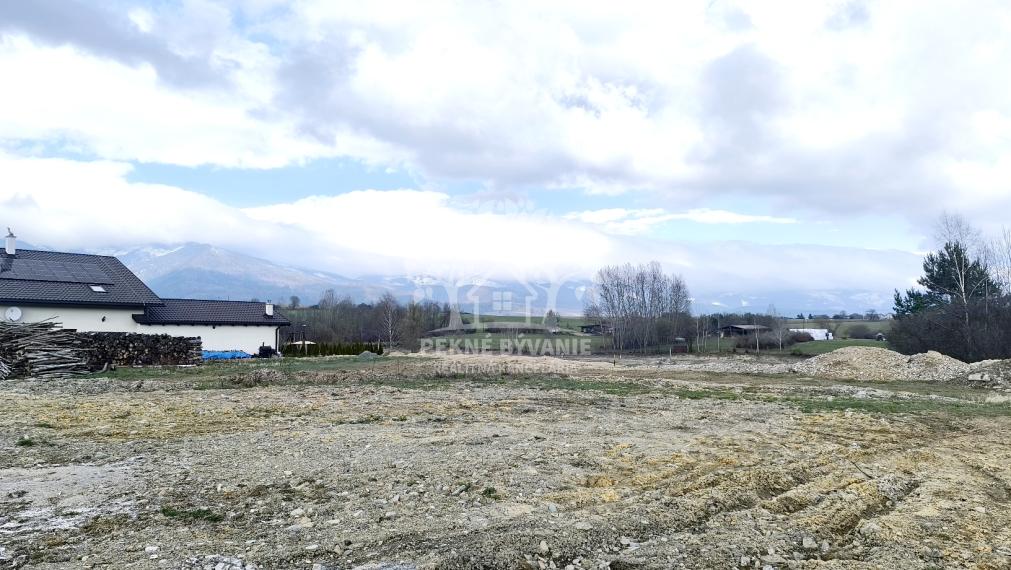 MAXIMÁLNE SÚKROMIE S JAZEROM, S ÚŽASNÝMI VÝHĽADMI NA KRÁĽOVU HOĽU,MURÁNSKU PLANINU A SLOVENSKÉ RUDOHORIE- VELIKÁNSKY SLNEČNÝ POZEMOK