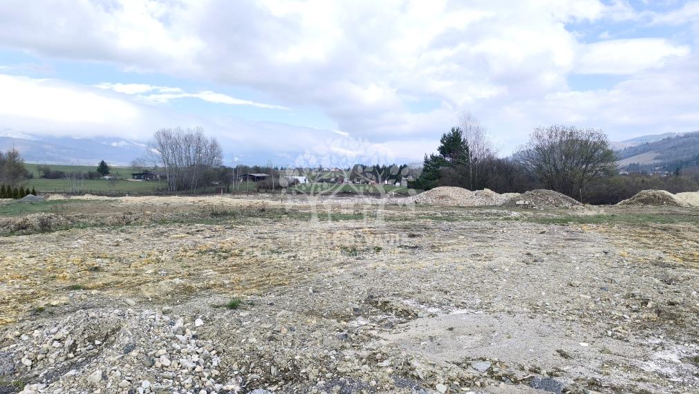 MAXIMÁLNE SÚKROMIE S JAZEROM, S ÚŽASNÝMI VÝHĽADMI NA KRÁĽOVU HOĽU,MURÁNSKU PLANINU A SLOVENSKÉ RUDOHORIE- VELIKÁNSKY SLNEČNÝ POZEMOK