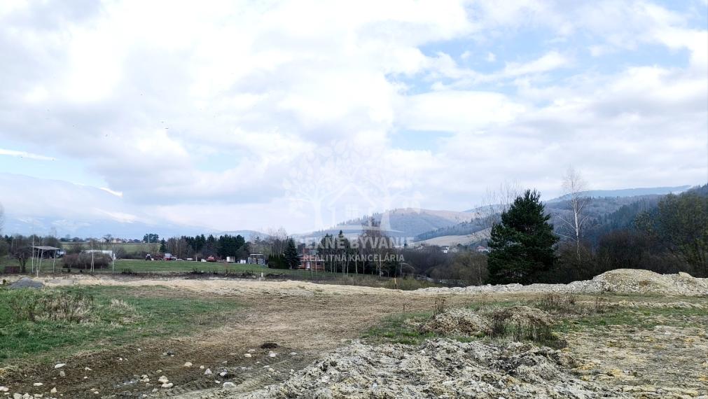 MAXIMÁLNE SÚKROMIE S JAZEROM, S ÚŽASNÝMI VÝHĽADMI NA KRÁĽOVU HOĽU,MURÁNSKU PLANINU A SLOVENSKÉ RUDOHORIE- VELIKÁNSKY SLNEČNÝ POZEMOK