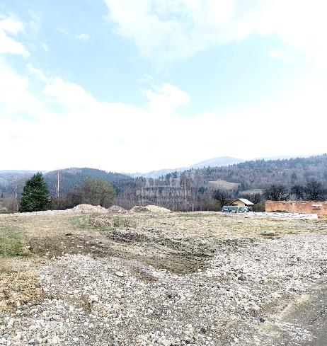 MAXIMÁLNE SÚKROMIE S JAZEROM, S ÚŽASNÝMI VÝHĽADMI NA KRÁĽOVU HOĽU,MURÁNSKU PLANINU A SLOVENSKÉ RUDOHORIE- VELIKÁNSKY SLNEČNÝ POZEMOK