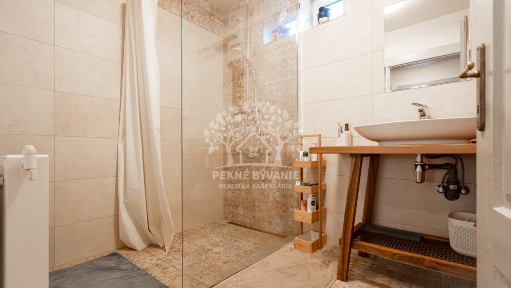 ZNÍŽENÁ CENA: Moderné komfortné bývanie v obci Polomka