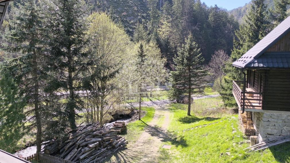 KOMPLETNE ZREKONŠTRUOVANÁ ZARIADENÁ CHATA NA LV RD JARABÁ PRI POTOČIKU