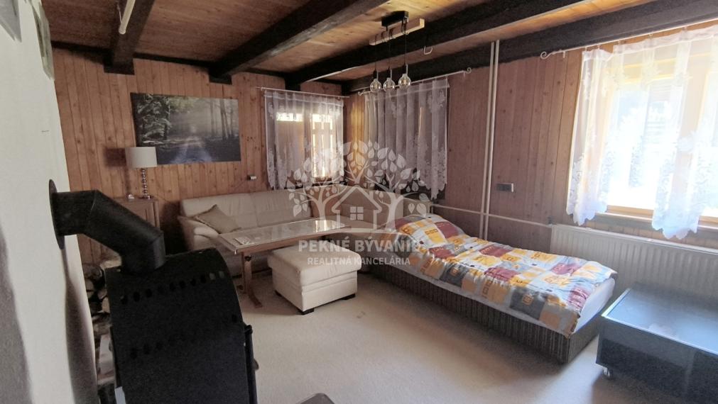 KOMPLETNE ZREKONŠTRUOVANÁ ZARIADENÁ CHATA NA LV RD JARABÁ PRI POTOČIKU