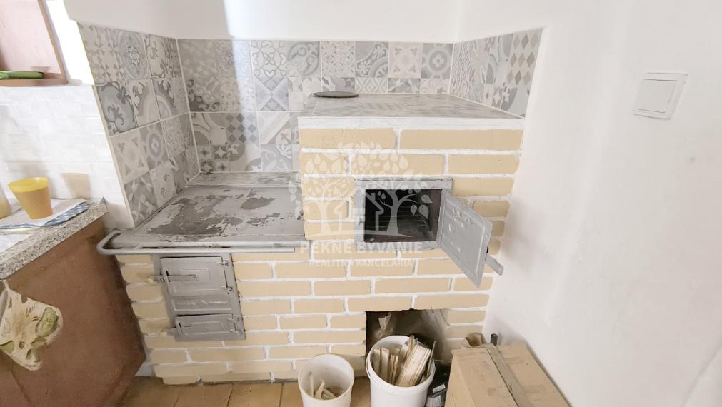 KOMPLETNE ZREKONŠTRUOVANÁ ZARIADENÁ CHATA NA LV RD JARABÁ PRI POTOČIKU