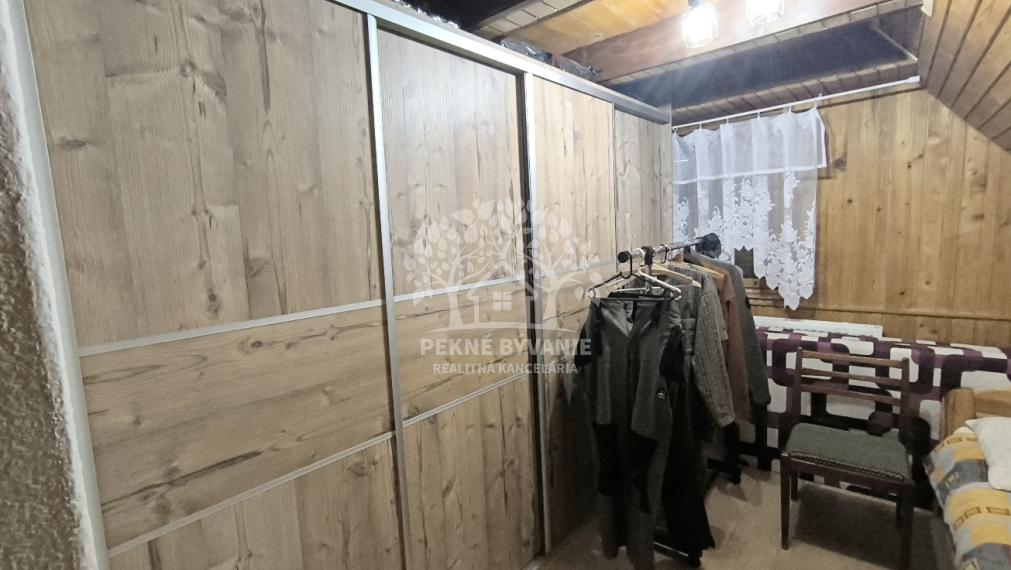 KOMPLETNE ZREKONŠTRUOVANÁ ZARIADENÁ CHATA NA LV RD JARABÁ PRI POTOČIKU