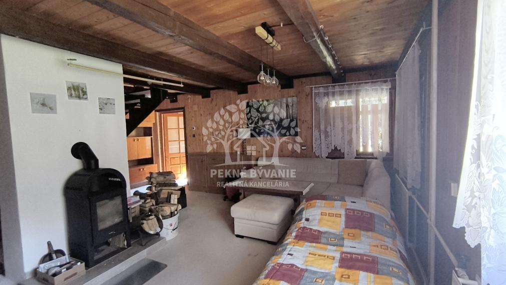 KOMPLETNE ZREKONŠTRUOVANÁ ZARIADENÁ CHATA NA LV RD JARABÁ PRI POTOČIKU