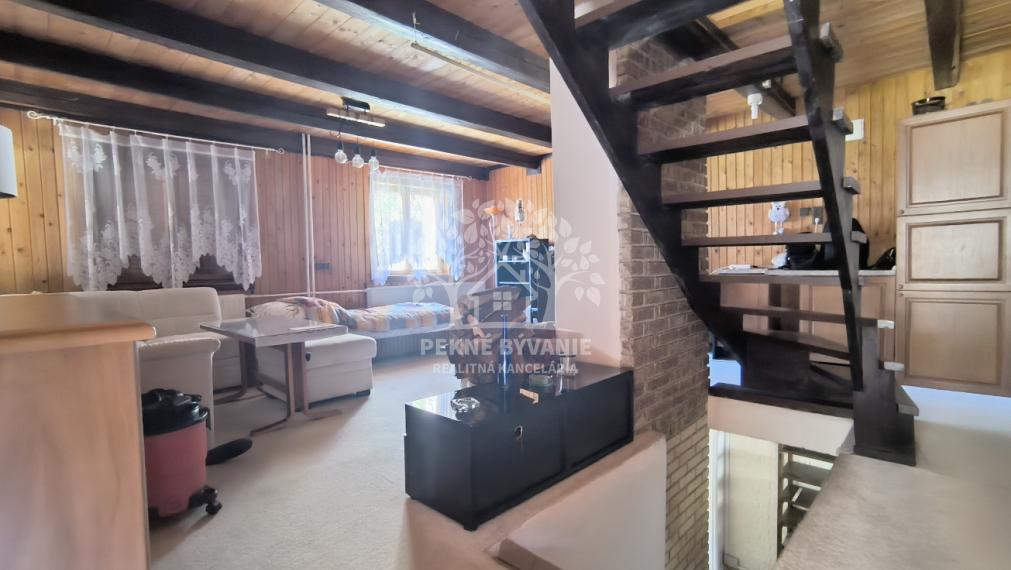 KOMPLETNE ZREKONŠTRUOVANÁ ZARIADENÁ CHATA NA LV RD JARABÁ PRI POTOČIKU