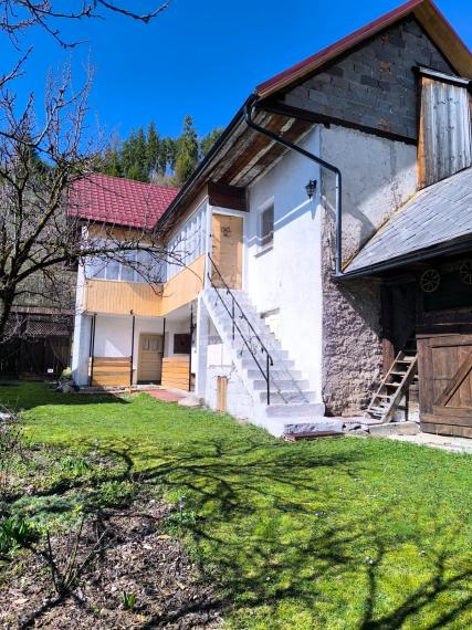 NA PREDAJ - RODINNÝ DOM PO ČIASTOČNEJ REKONŠTRUKCII POHORELÁ
