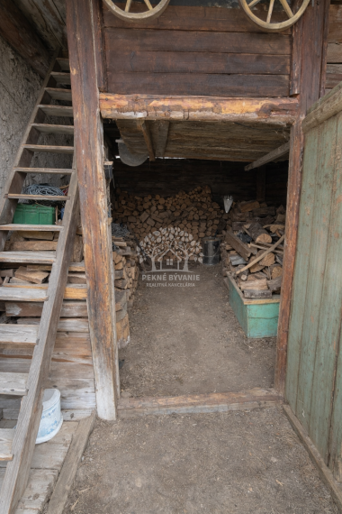 NA PREDAJ - RODINNÝ DOM PO ČIASTOČNEJ REKONŠTRUKCII POHORELÁ
