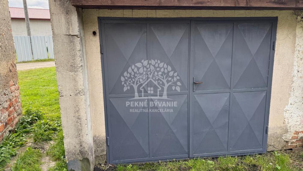 Na predaj udržiavaná murovaná garáž v Brezne,aj s výhodou