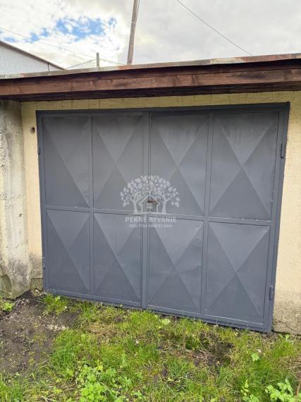 Na predaj udržiavaná murovaná garáž v Brezne,aj s výhodou