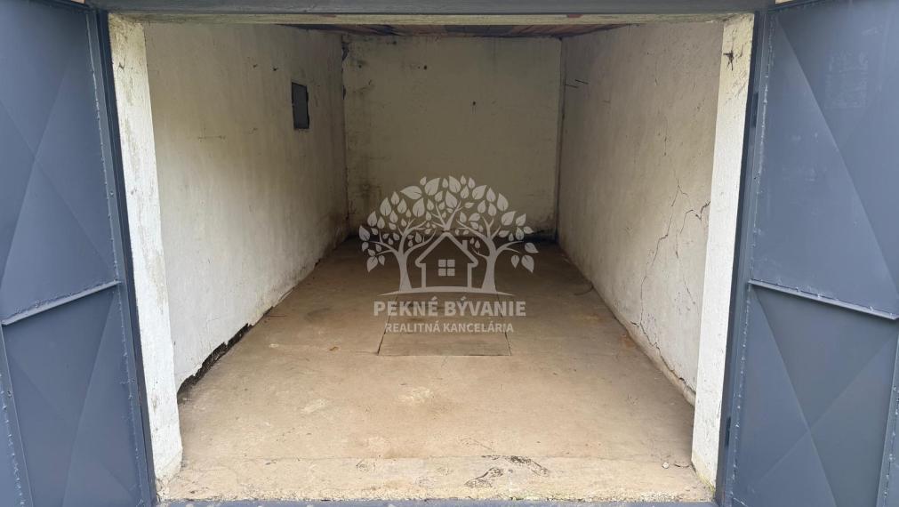 Na predaj udržiavaná murovaná garáž v Brezne,aj s výhodou