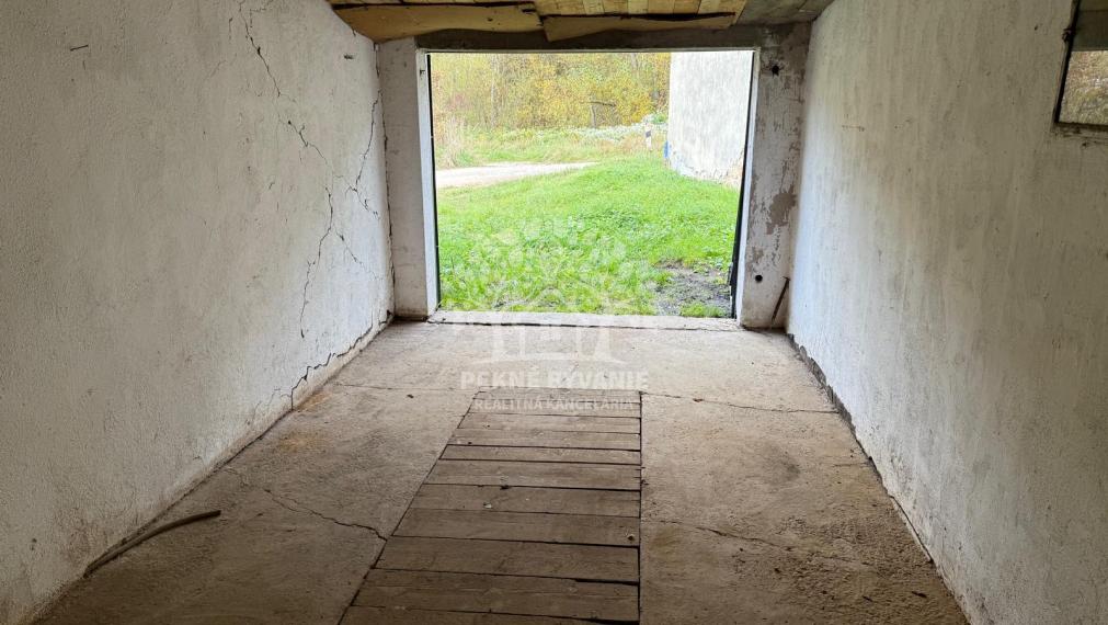 Na predaj udržiavaná murovaná garáž v Brezne,aj s výhodou