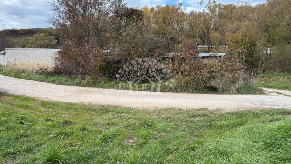 Na predaj udržiavaná murovaná garáž v Brezne,aj s výhodou