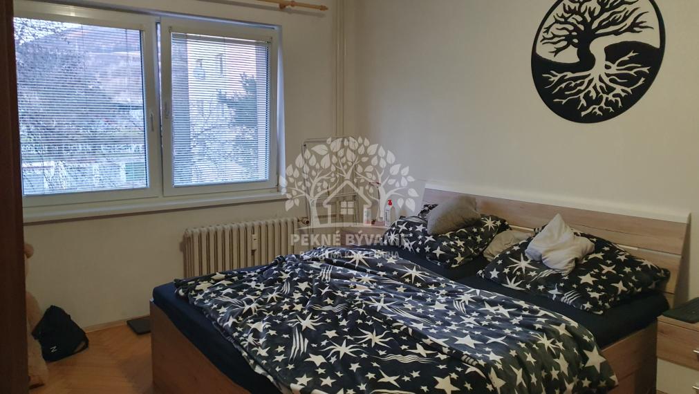 Výhodne predáme 2 izbový byt v Brezne po rekonštrukcii,zariadený a s veľkým balkónom