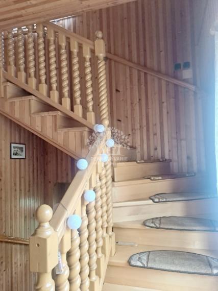 EXKLUZÍVNA PONUKA: RODINNÝ DOM PLUS 2 APARTMÁNY, DVE GARÁŽE, S VÝHĽADOM NA LYŽIARSKY VLEK TELGÁRT HOREHRONIE